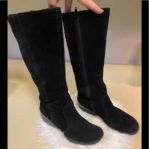 LOCALE Suede black flat heel boots